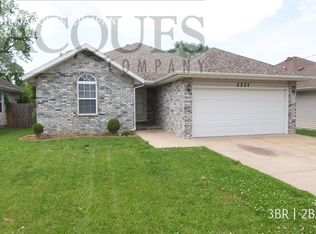 2221 N Weller Ave, Springfield, MO 65803