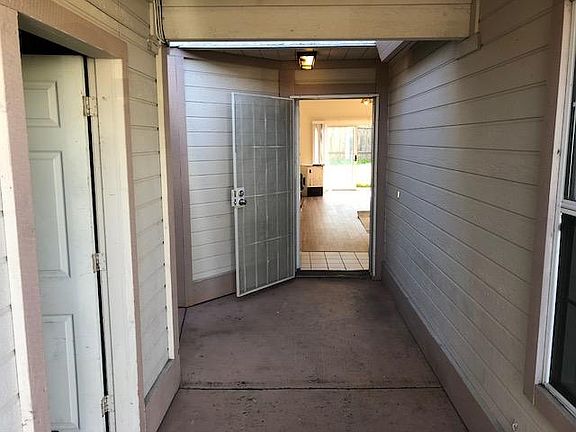 2nd image of 4824 N Laguna Dr