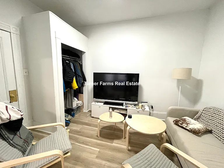 254 Windsor St #2 — Photo 2