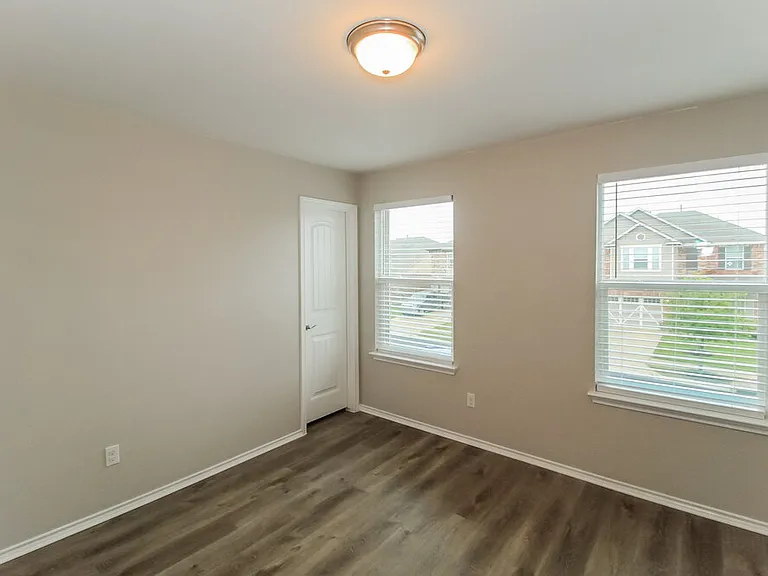 445 Sheepshank Dr — Photo 15