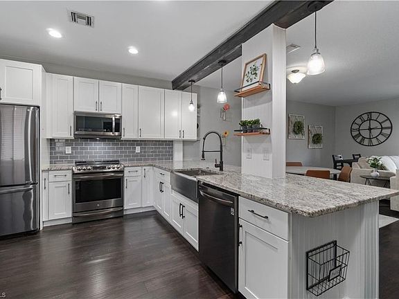 2nd image of 17565 Cherry Ridge LN