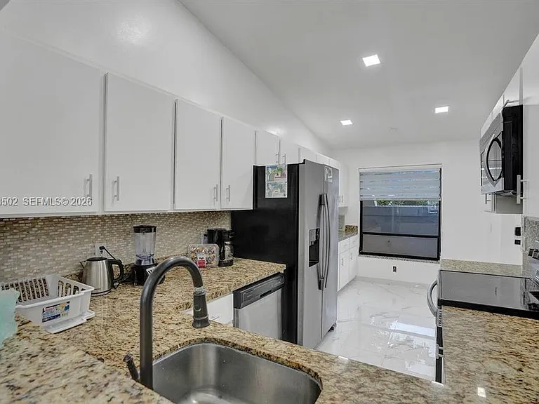 5434 SW 25th Ave — Photo 8