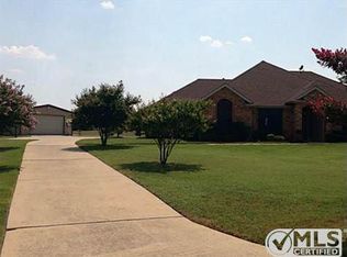 1410 Honeysuckle Ridge Ct, Midlothian, TX 76065