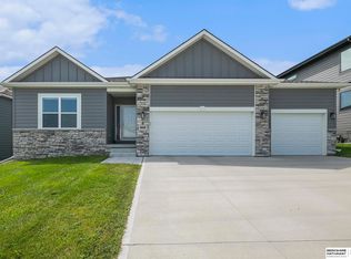 4608 N 212th St, Elkhorn, NE 68022