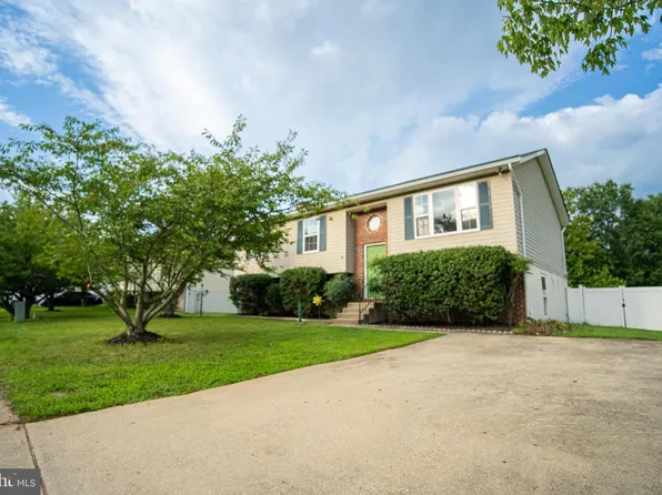 21964 Barkentine Ct, Great Mills, MD 20634