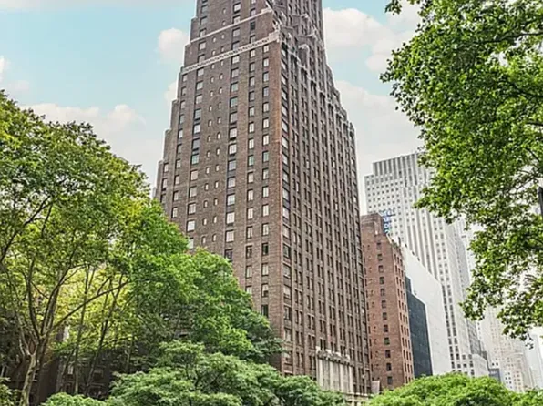 320 East 42nd Street image 2 of 11