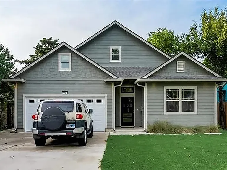 1823 Newport Ave — Photo 1