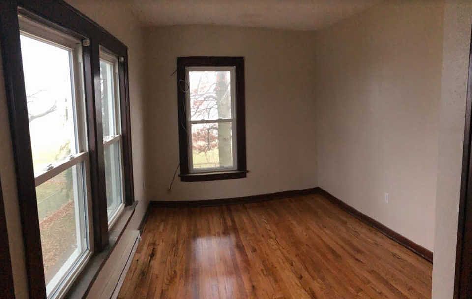 2nd image of 209 E 10th St