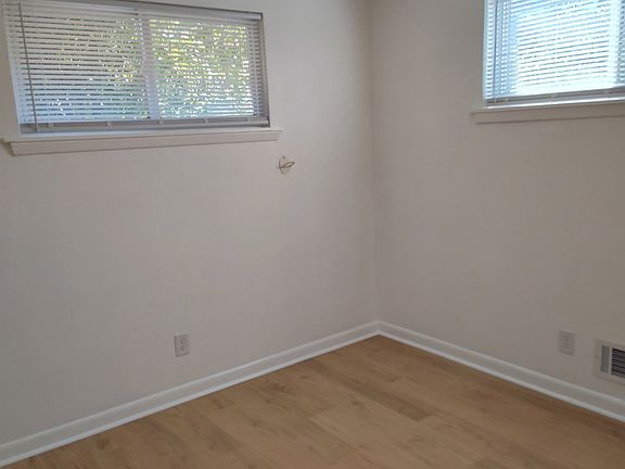 5th image of 466 26th Ave NE