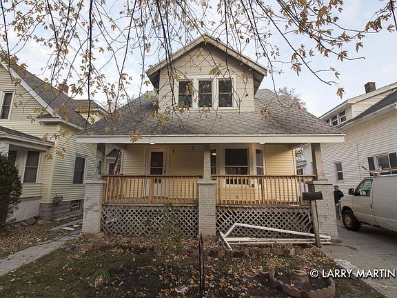 3rd image of 1130 Powers Ave NW