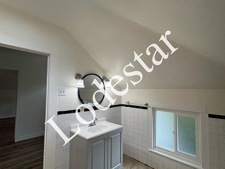 302 Carolina St #C — Photo 8