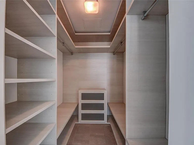 68 SE 6th St #3411 — Photo 12