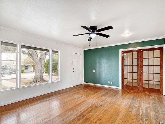 5th image of 415 Blakeley Dr