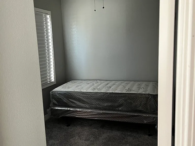 Bedroom 2 w/ NEW twin size bed