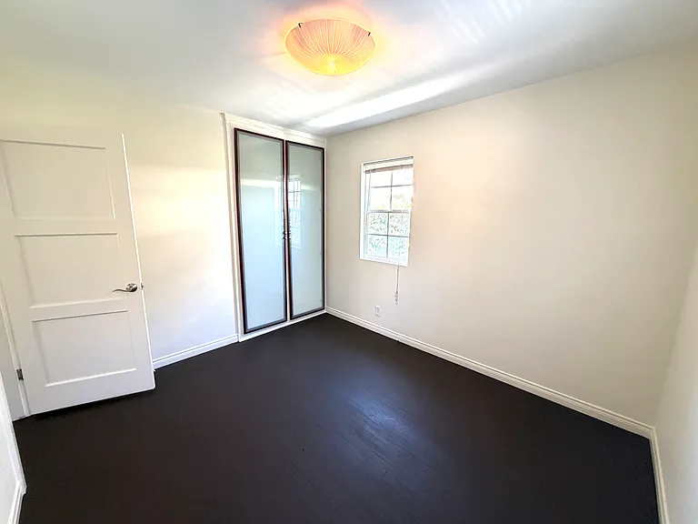 2304 Voorhees Ave #A — Photo 10