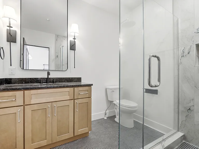 907 Main St #10 — Photo 17