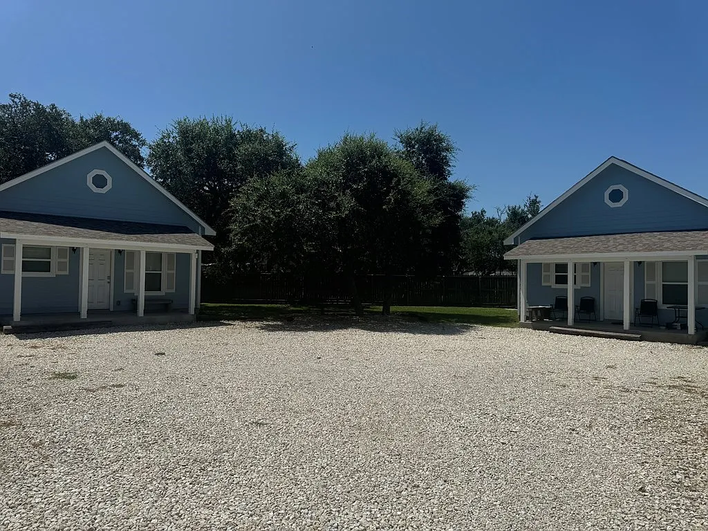 3 bed, 2.0 bath, 1327 sqft, $1,250 — Photo 2