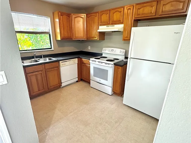 129 SE 23rd Pl #2 — Photo 3