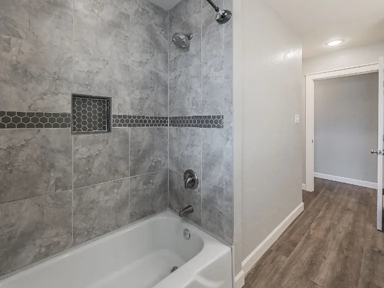 316 W 3rd St — Photo 26
