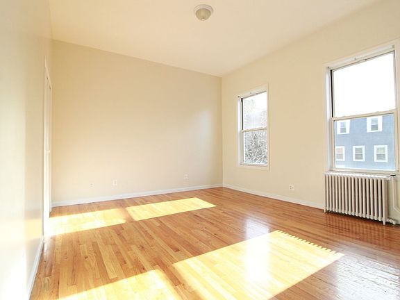 4th image of 219 Ainslie St #3
