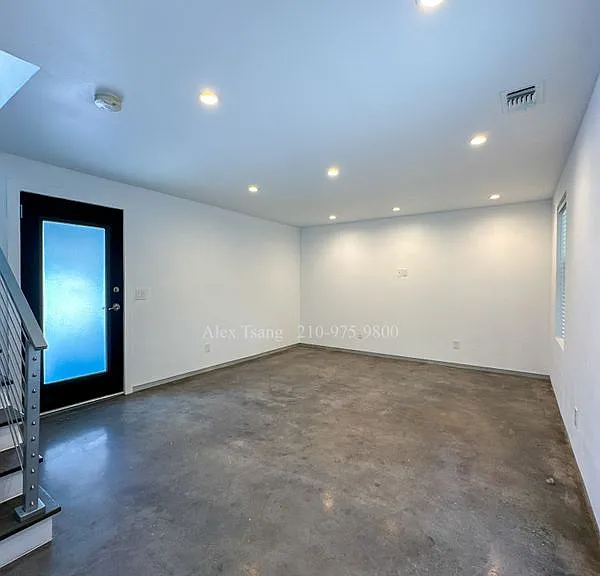 225 S Pine St #202 — Photo 4