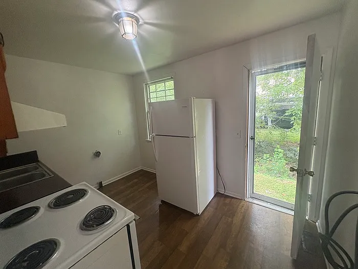 2 bed, 1.0 bath, 600 sqft, $1,250 — Photo 3