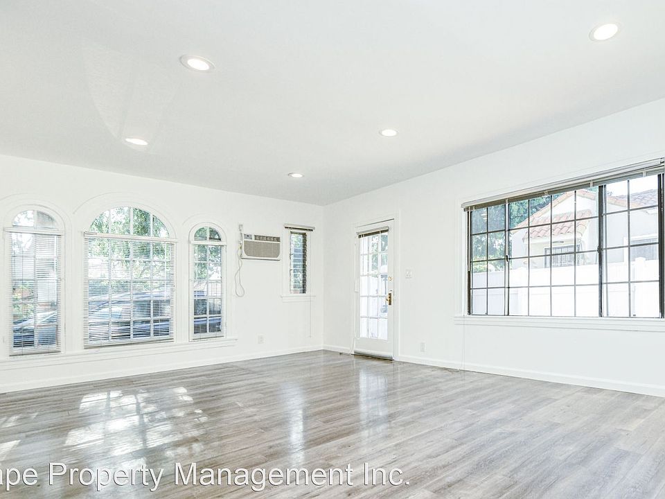 1st image of 710 N Hayworth Ave #11160993