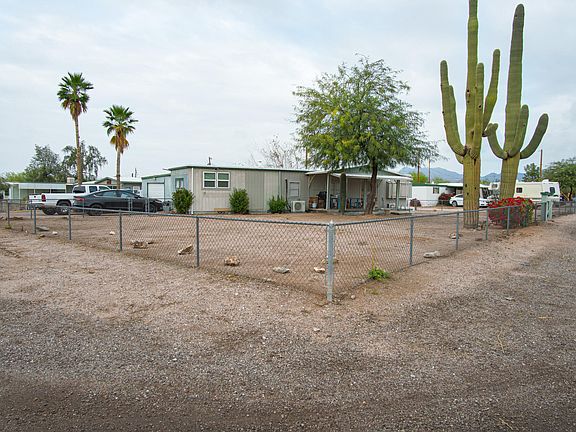 3rd image of 1022 N MAIN Drive