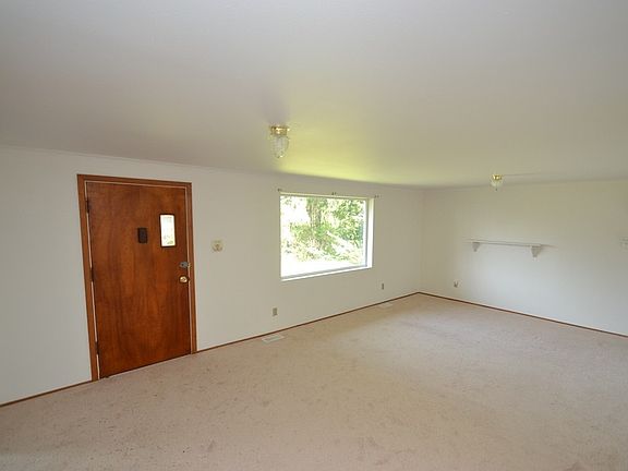 3rd image of 957 Rebecca Ln
