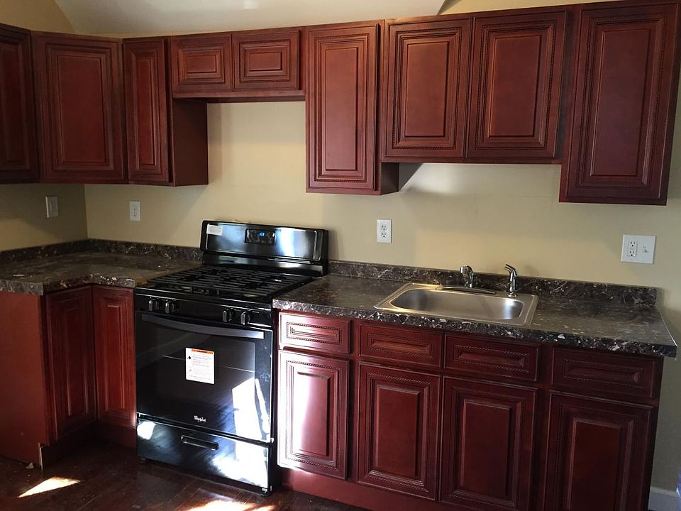 2nd image of 53 Fox St Floor 2