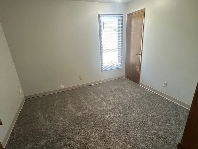 Maple Apartments — Photo 14