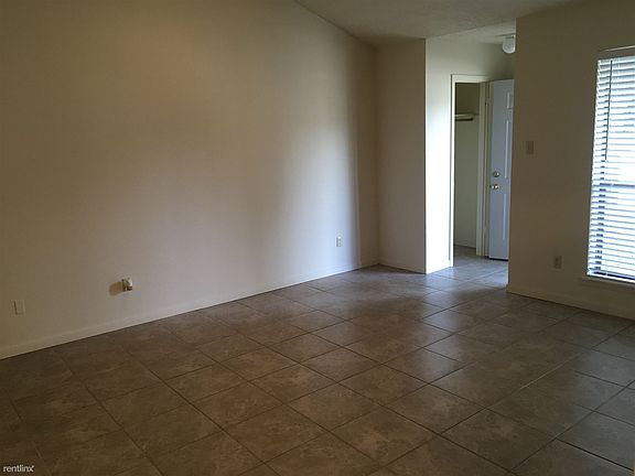 4th image of 516 Corregidor Dr