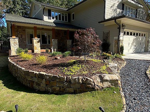 2nd image of 300 Lakeshore Dr NE