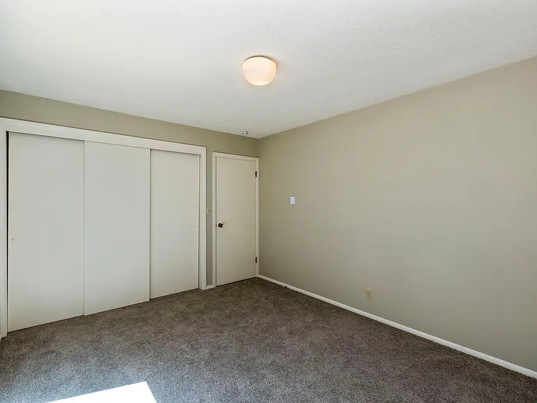 305 NE Stenman Ln — Photo 18