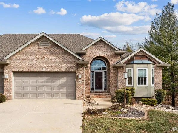 70 Ginger Creek Pkwy, Glen Carbon, IL 62034