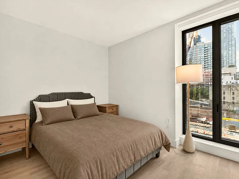 400 W 38th St #5GN — Photo 17
