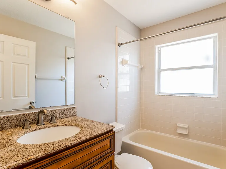 466 Valencia Place Cir — Photo 14