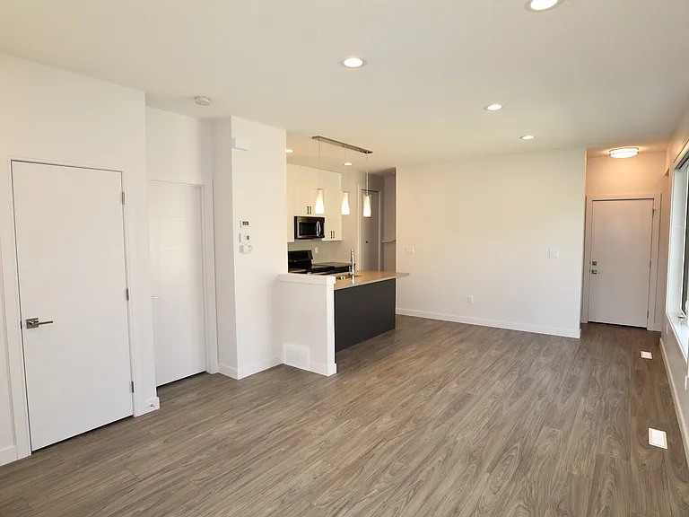 1082086Ave - 17_08232020