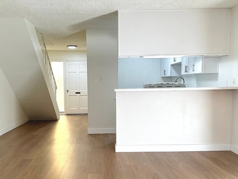 Lynrose Manor Apartments — Photo 8