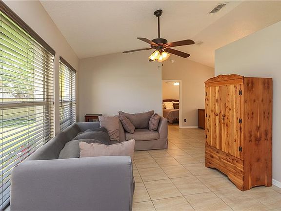 3rd image of 1046 Depot Ct