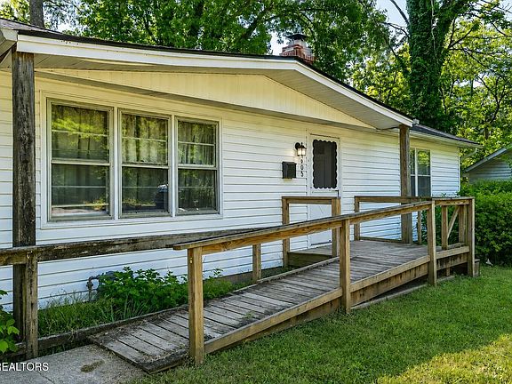 2nd image of 105 Rand Cir