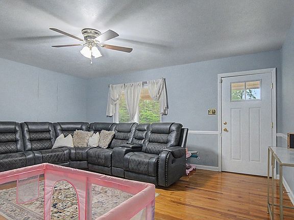 3rd image of 2413 Lily Pond Rd