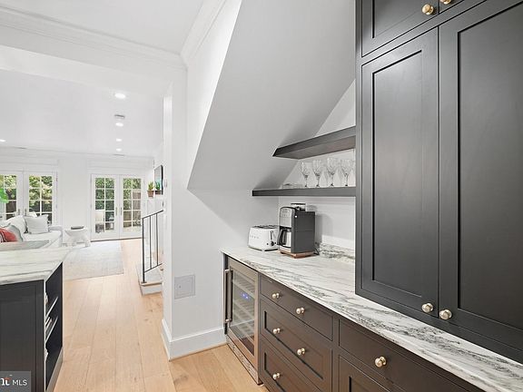 3rd image of 3249 Sutton Pl NW APT C