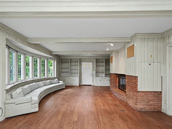 4th image of 520 Edgewood Rd