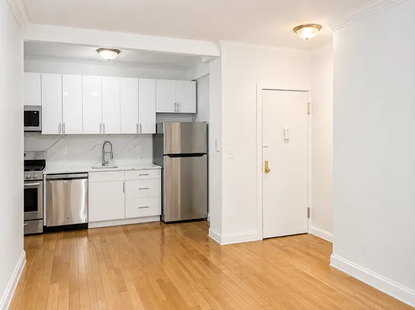 1875 Lexington Avenue image 1 of 9