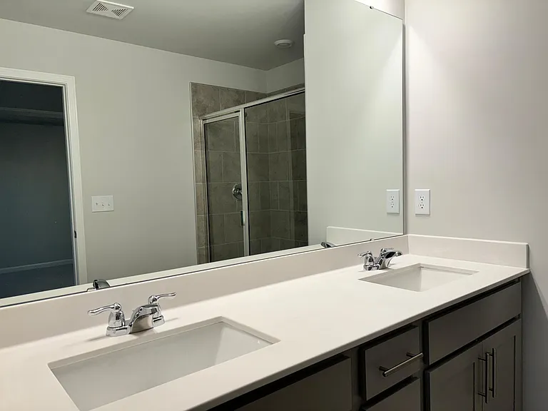 240 Garden Vine 542 Carson — Photo 19