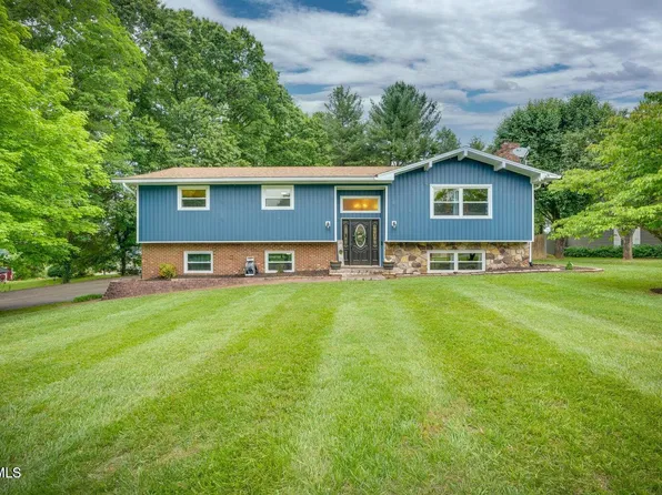 417 Oakmont Dr, Kingsport, TN 37663