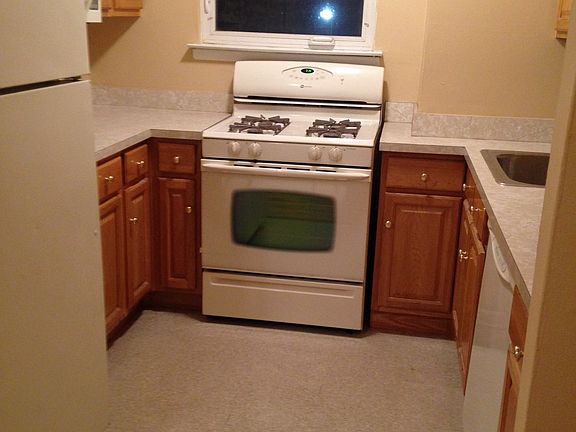 3rd image of 3545 Riverdale Ave