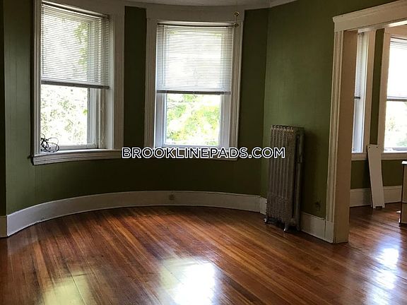 3rd image of 26 Parkway Road # Second Floor