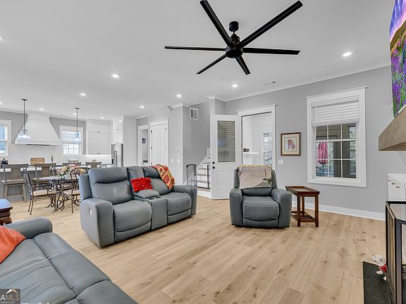 4th image of 205 Highpointe Ln